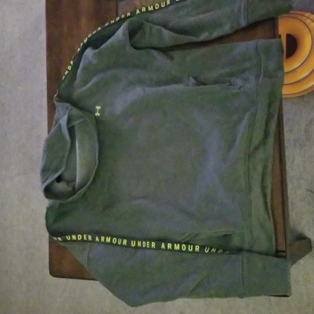 Under Armour pullover